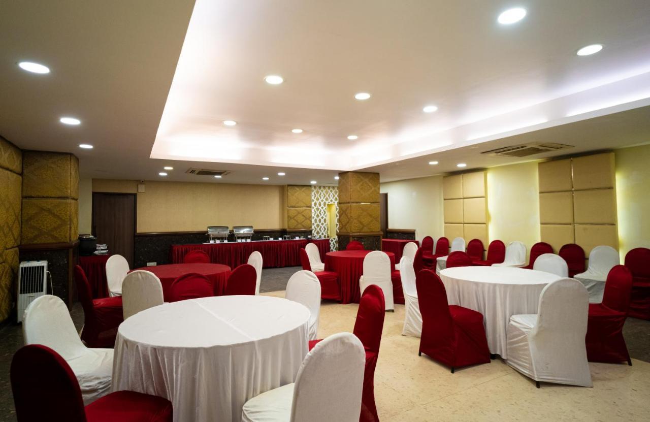 The Fern Residency, Subhash Bridge, Ahmedabad Hotel Exterior photo
