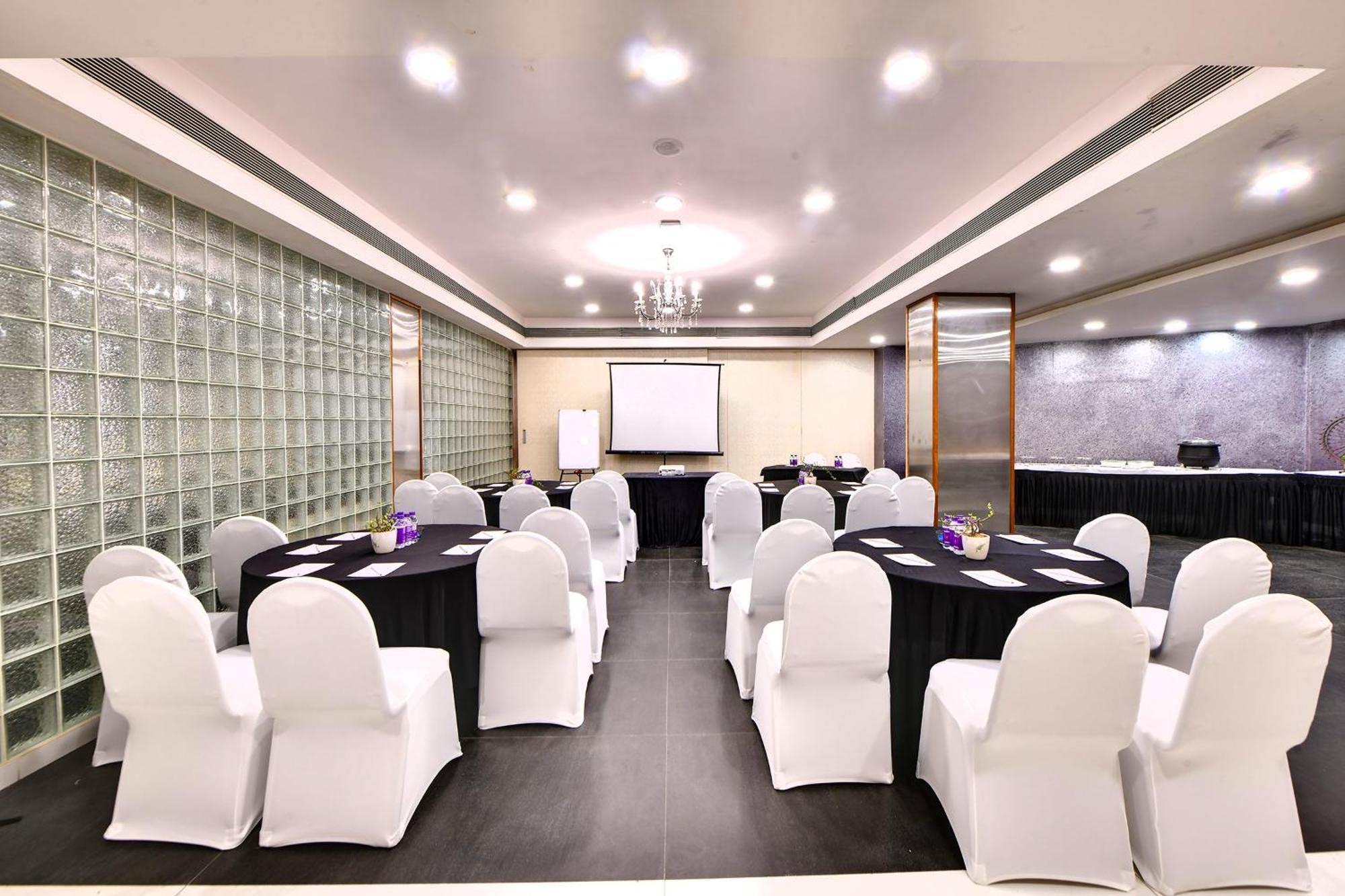 The Fern Residency, Subhash Bridge, Ahmedabad Hotel Exterior photo