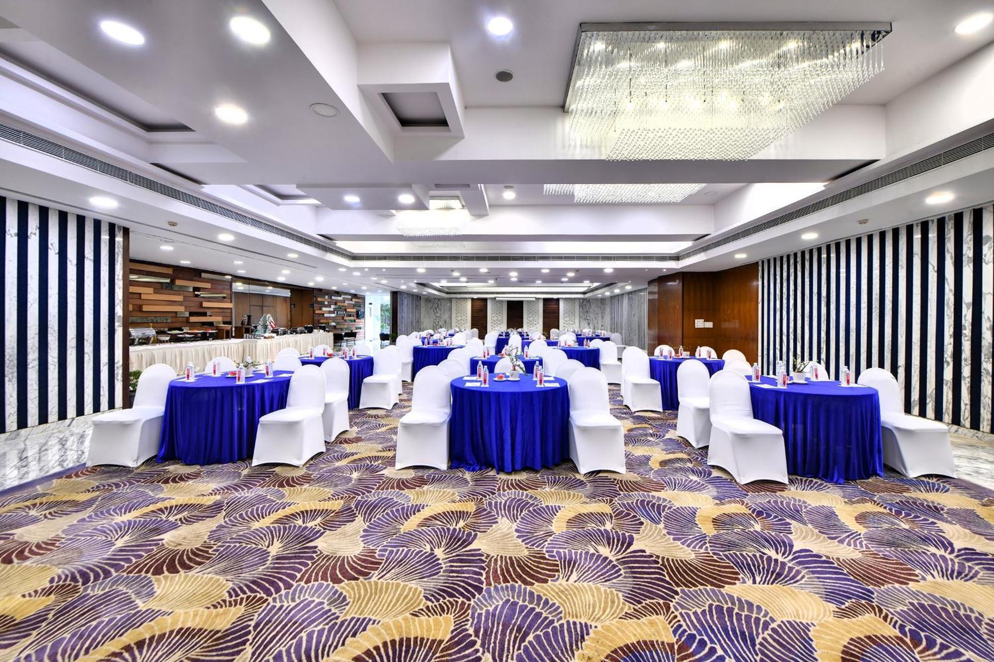 The Fern Residency, Subhash Bridge, Ahmedabad Hotel Exterior photo